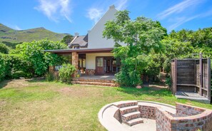 Hot water outside shower and boma/fire pit for barbecues with a campfire feel.