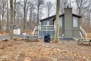 House Exterior | Picnic Tables | Grill | Basketball Hoop