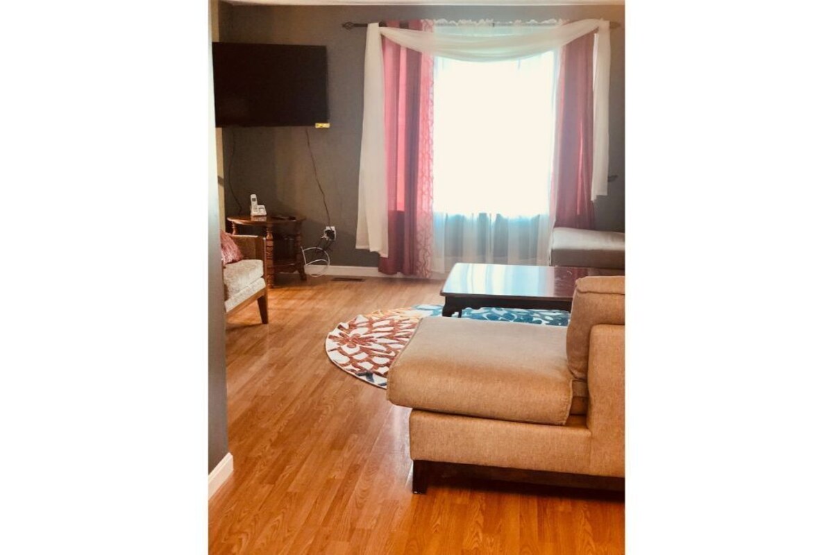 Spacious 5Br/3Bth close to Dulles airport & D.C.