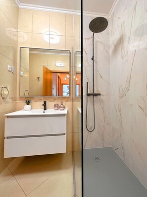 Bathroom with walking shower