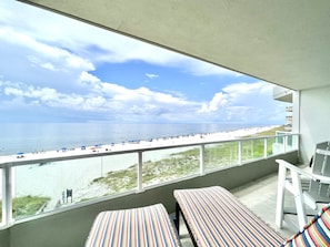 Beach Front Corner condo with Large Balcony and at the 4th floor we have the best views in the building.