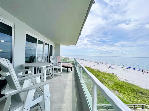 401 Beachfront 24' X 8' Balcony