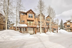 3-Story Townhouse | 4 Mi to Ski Resort | Shuttle Transport