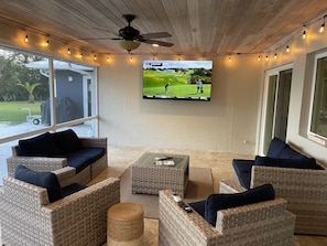New 75" Flatscreen in Lanai. Watch the big game from the pool/spa!