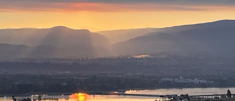 Million dollar view over looking lake Okanagan & the mountains.