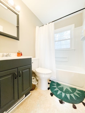 Bath w Tub and Shower - Shampoo, Conditioner, Body Wash Provided + TP/ Towels