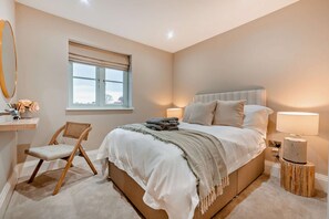 Riverview Second Bedroom - StayCotswold