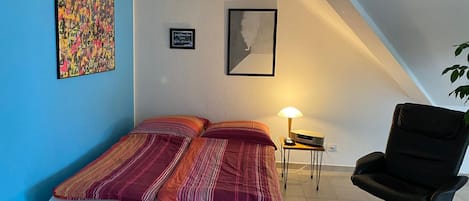 Schlafcouch im Wohnzimmer (1,40 x 2,00m)