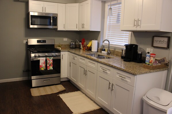 Full kitchen 