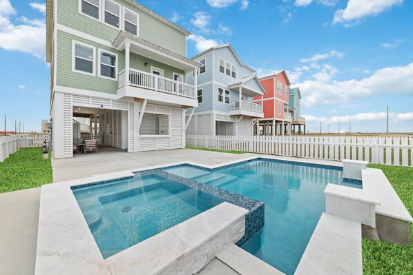 Dive into relaxation with your private pool and spa, perfect for sunny days!