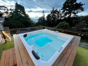 Bain à remous extérieur
