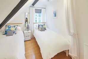 Park Place Apartment, Whitby - Host & Stay