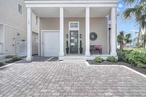 100 Neighborly Driveway - Just Steps from Neighborly Pool!