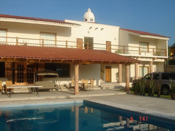 <span class="item-title ng-binding" style="font-weight: 700; display: block; font-size: 16px; text-align: start; white-space: normal;">12 Bedroom, 6.5 Bath Sleeps 16 Morelos, Morelos, Mexico</span>