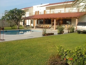 <span class="item-title ng-binding" style="font-weight: 700; display: block; font-size: 16px; text-align: start; white-space: normal;">12 Bedroom, 6.5 Bath Sleeps 16 Morelos, Morelos, Mexico</span>