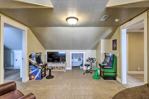 Game Room | Arcade Games | Smart TV | Board Games | Free WiFi