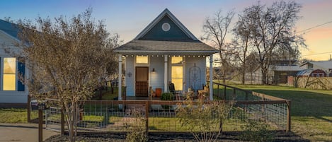 Front view East Riverside Cottage