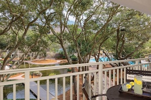Furnished balcony (Courtyard View)