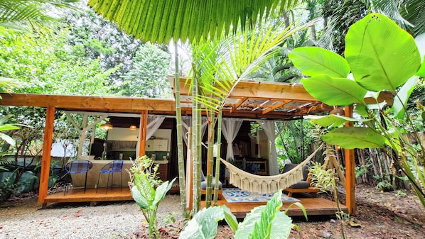 FRONT DECK UP HOUSE