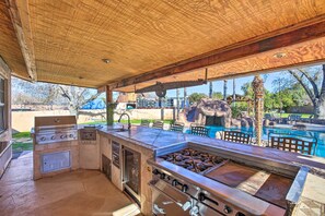 Outdoor Kitchen | Gas Grill | Refrigerator