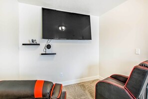 Gaming Nook | Xbox Console | Gaming Massage Chairs | Free WiFi