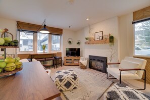 Living Room | Smart TV