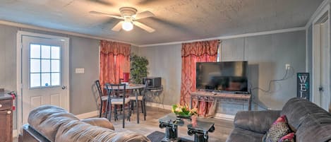 Shreveport Vacation Rental | 2BR | 1BA | Stairs Required | 850 Sq Ft