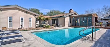 San Antonio Vacation Rental | 4BR | 2BA | 1 Small Step to Enter | 1,953 Sq Ft