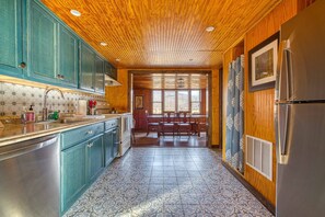 Fully Equipped Kitchen | Central A/C & Heat | Free WiFi