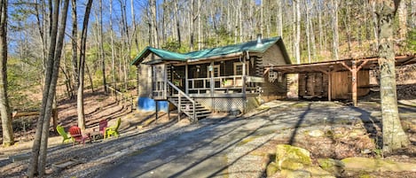 Blairsville Vacation Rental | 2BR | 1BA | 904 Sq Ft | Stairs Required to Access