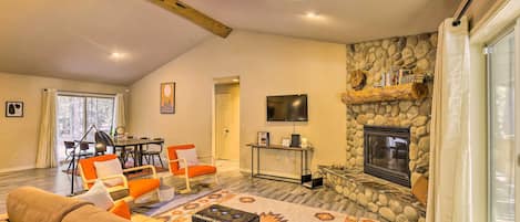 Bend Vacation Rental | 3BR | 2BA | 1,628 Sq Ft | Access Only By Stairs