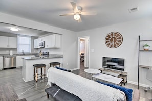 Living Room | Smart TV | Free WiFi | Full Sleeper Sofa