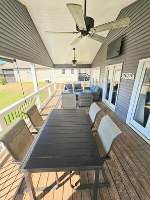 Open-plan living is ideal for large groups to spend quality time together (2)
