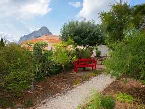 Cloud, Sky, Plant, Plant Community, Natural Landscape, Land Lot, Tree, Landscape, Rural Area, Shrub