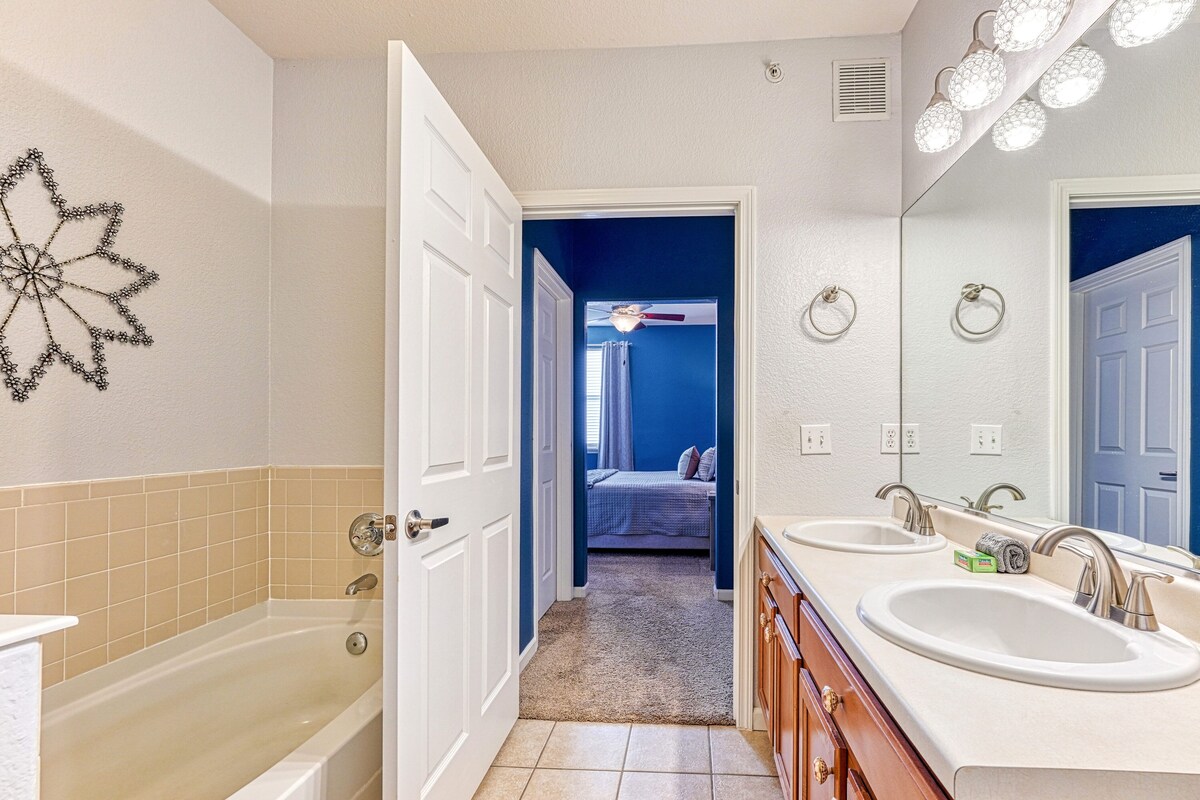 Luxurious fully furnished rental near Parker/DTC located on Happy Canyon Trail
