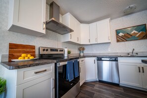Stainless steel appliances for your gourmet meals!