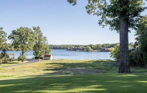 "Experience the beauty of Hot Springs, from the comfort of our lakefront condo"