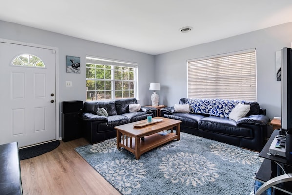 Large Windows allow for lots of Natural Light. Bring your Favorite Games/Puzzles, there's a great Large Coffee Table to Play on.