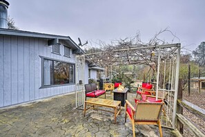 Patio | Outdoor Seating | Gas Grill | Fire Pit