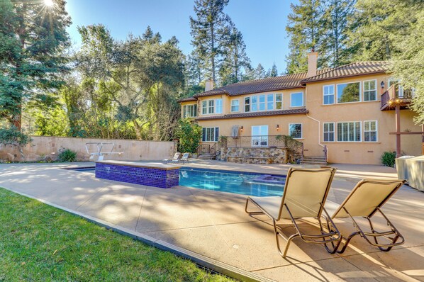 Santa Rosa Vacation Rental | 2BR | 2BA | 2,926 Sq Ft | Stairs Required to Enter