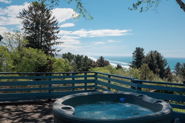 Outdoor spa tub