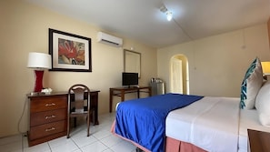 Unit with 1 King size bed. Exact unit will be assigned upon arrival. Views, colors and decor may vary.