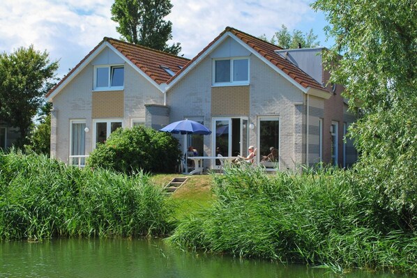 Außenseite Ferienhaus [Sommer]