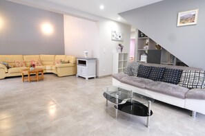 Vacation rental SAINT-RÉMY-DE-PROVENCE villa for rent living room