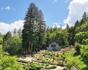 Modern Barn Villa perched in 1-acre garden