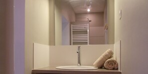 Salle d'eau à l'étage