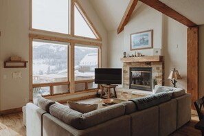 Comfy space to enjoy the mountain scenery, a movie, or both