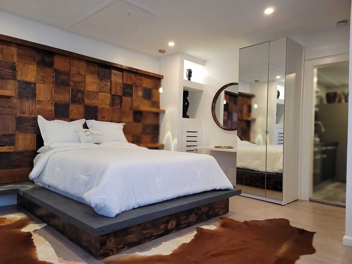 Cozy Exotic Studio Retreat