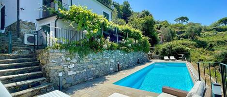 Villa Alyssa - Levanto, Liguria - NORTHITALY VILLAS sea vacation villa rentals