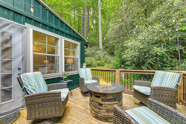 Highlands Vacation Rental | 2BR | 1BA | 900 Sq Ft | Steps Required to Enter